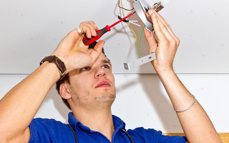 travail électricien Clichy